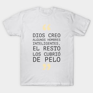 Funny phrase for bald men. Frase divertida hombre calvo T-Shirt